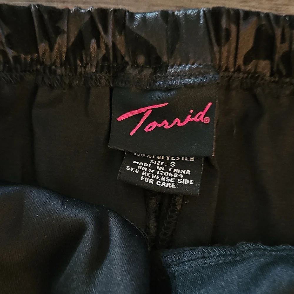 Chic Black Patterned Bustier - Picture 2 of 4